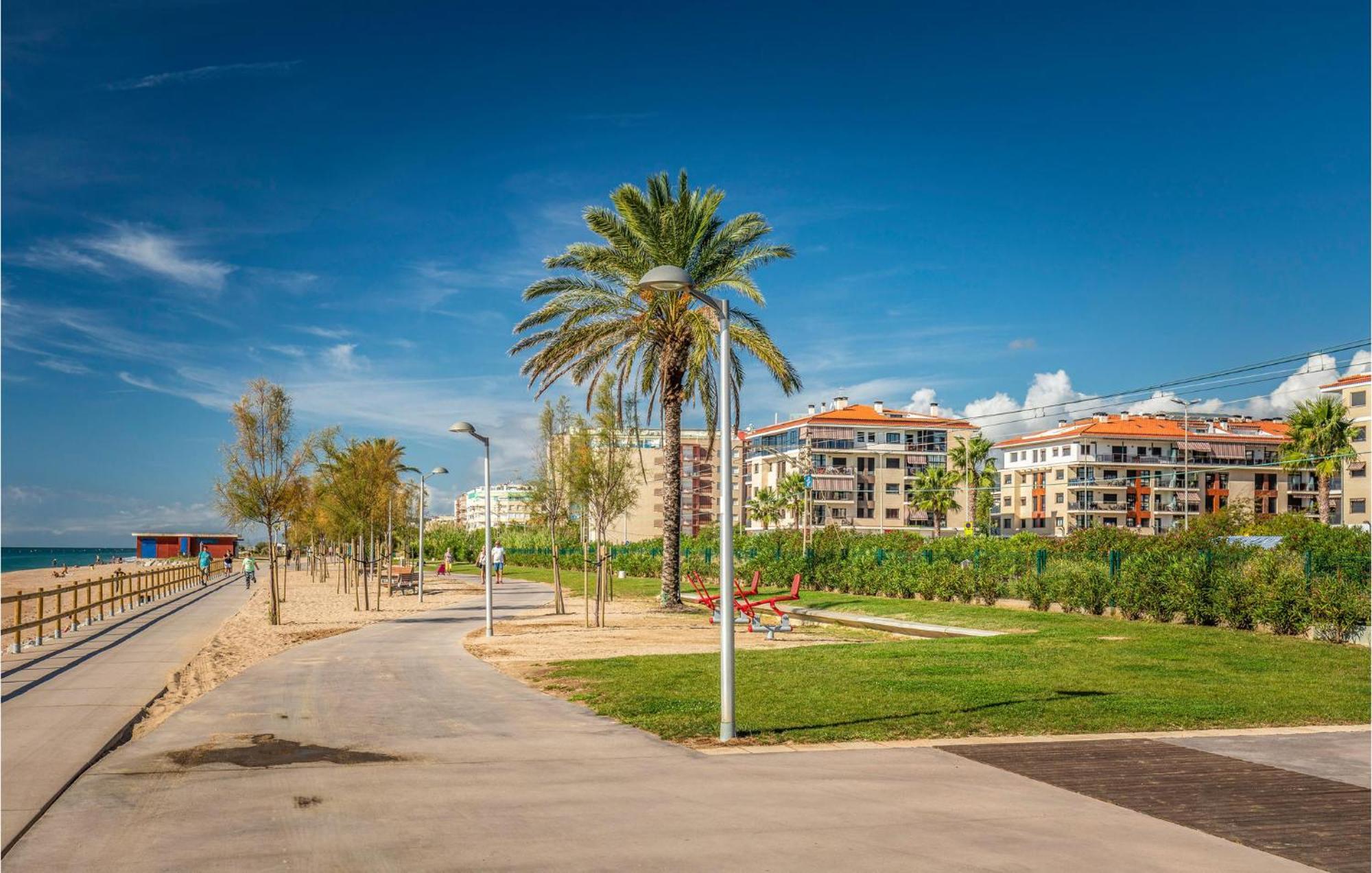 2 Bedroom Beautiful Apartment In Pineda De Mar Zewnętrze zdjęcie